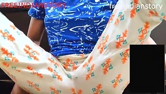 Desi Sister'S Video Call With Indian Aunty