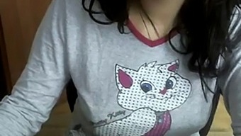 A Charming Turkish Cam Girl'S Solo Performance