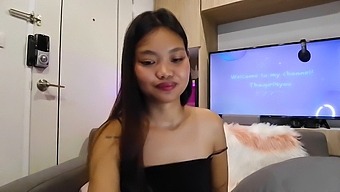 I Show Off My Wet Pussy In Real Time On Webcam